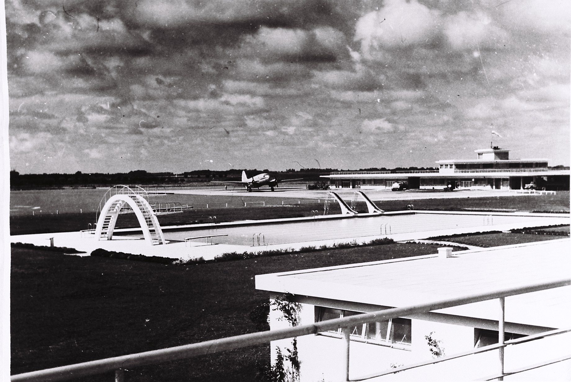 Pileta de natación y espigón nacional Aeropuerto Ezeiza
