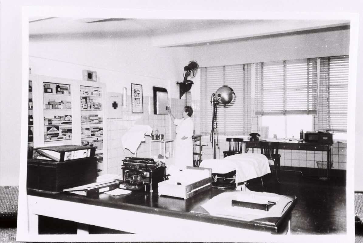 Química Bayer - Coronel Díaz - consultorio médico