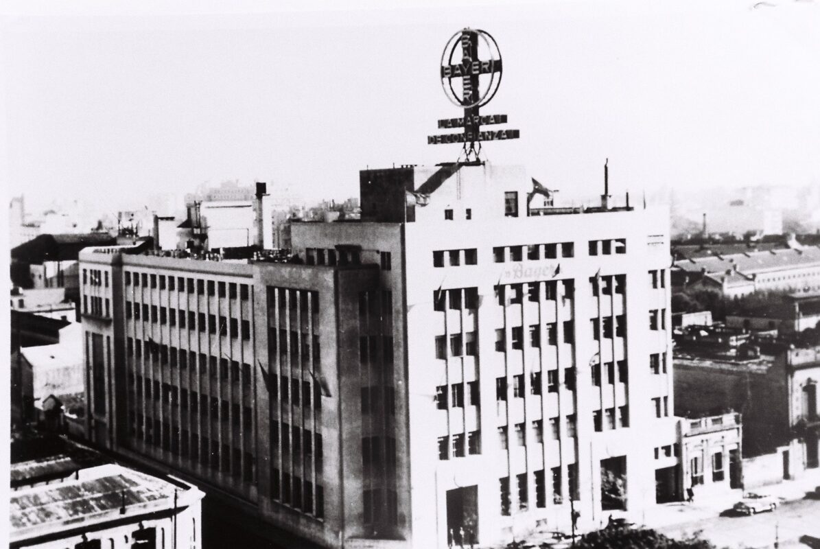 Química Bayer - fachada del edificio