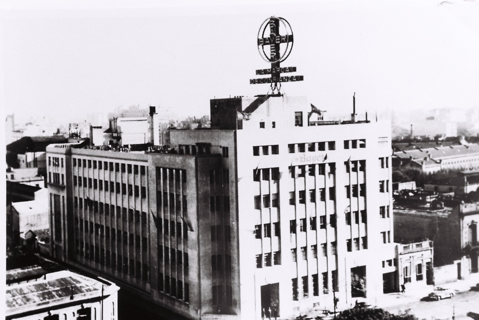 Química Bayer - fachada del edificio