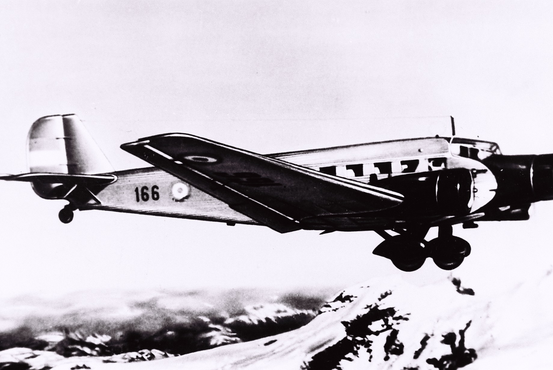 Trimotor Junks