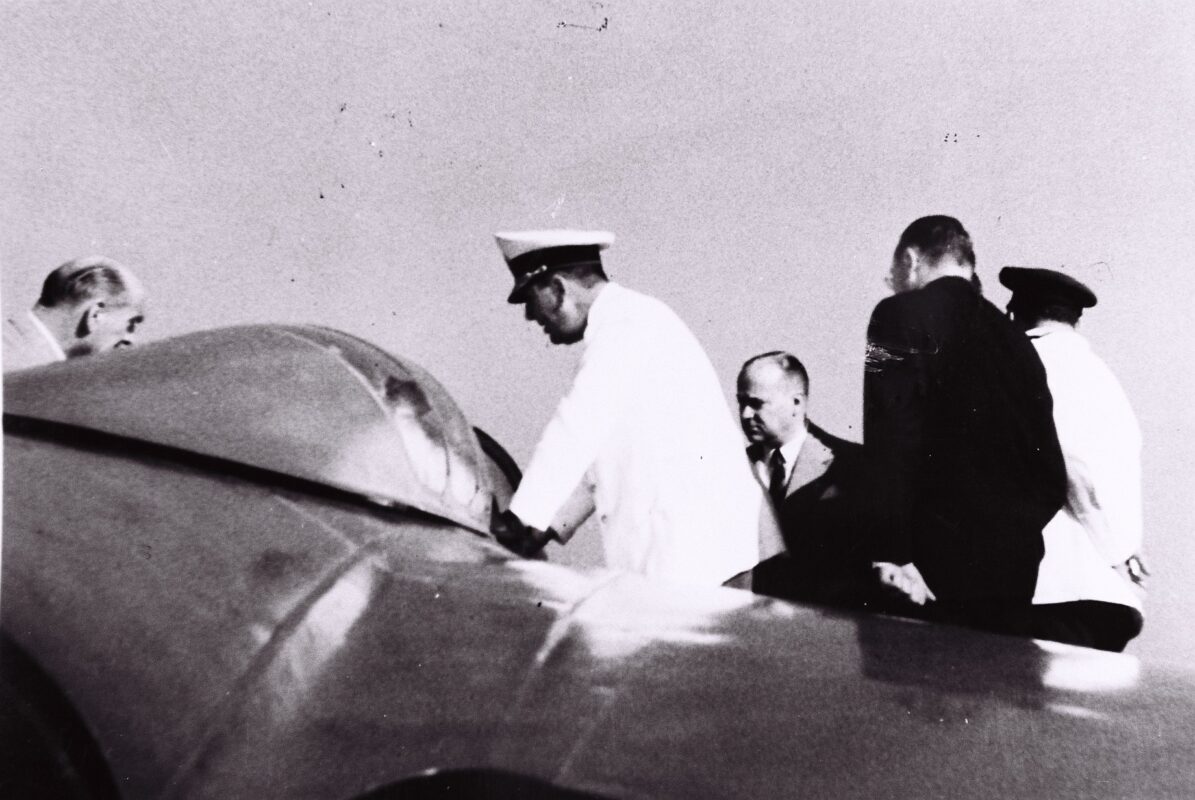 Perón examinando el Pulqui II