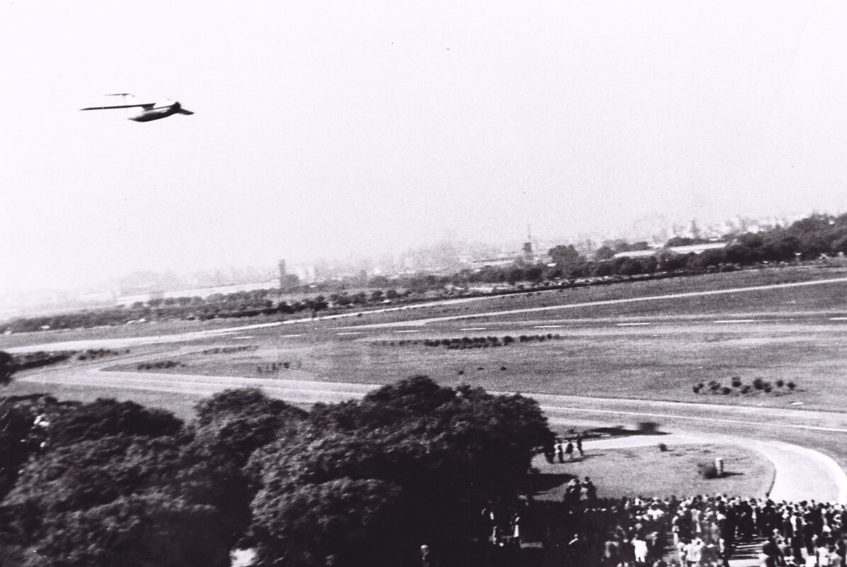 El Pulqui II volando sobre aeroparque