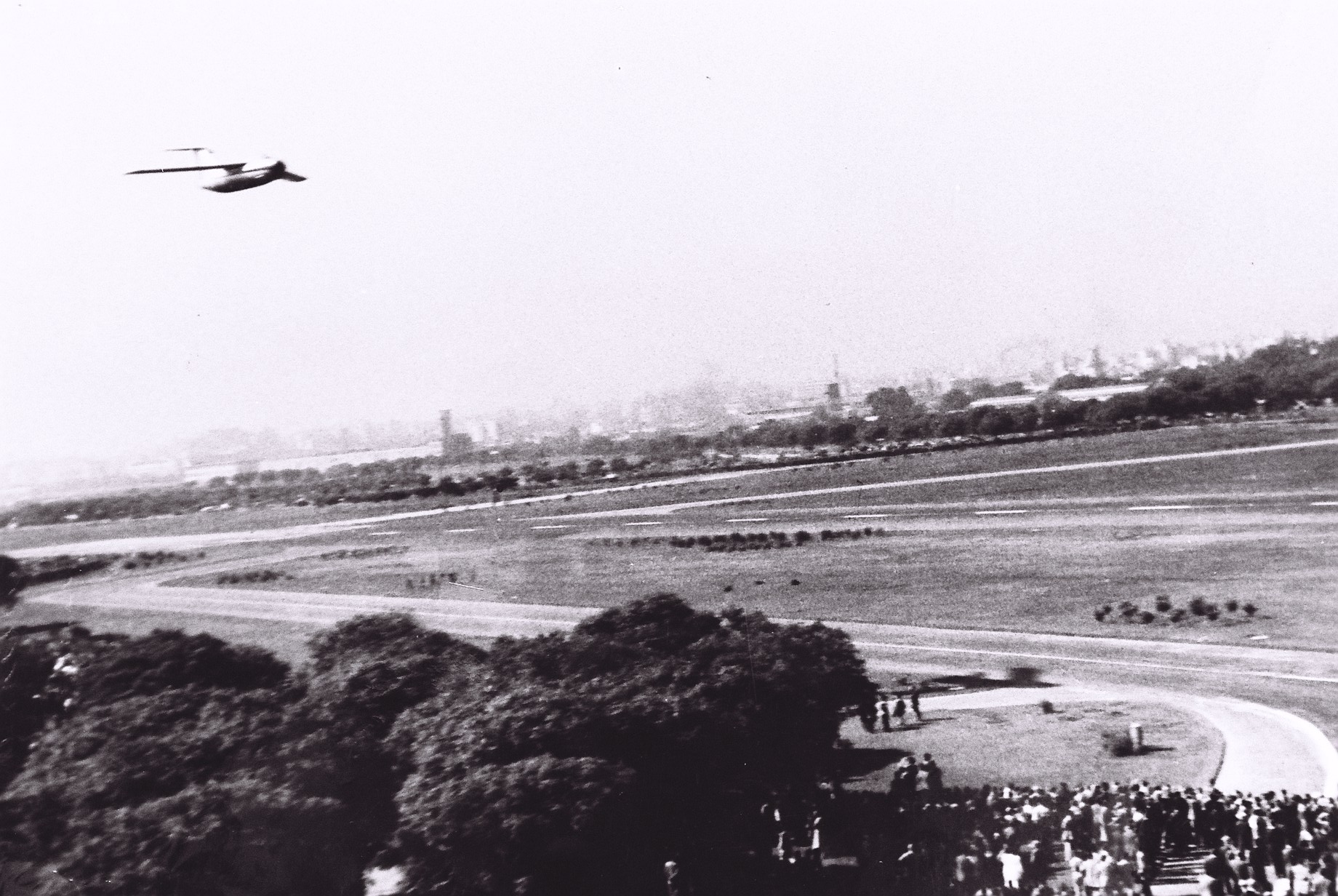 El Pulqui II volando sobre aeroparque